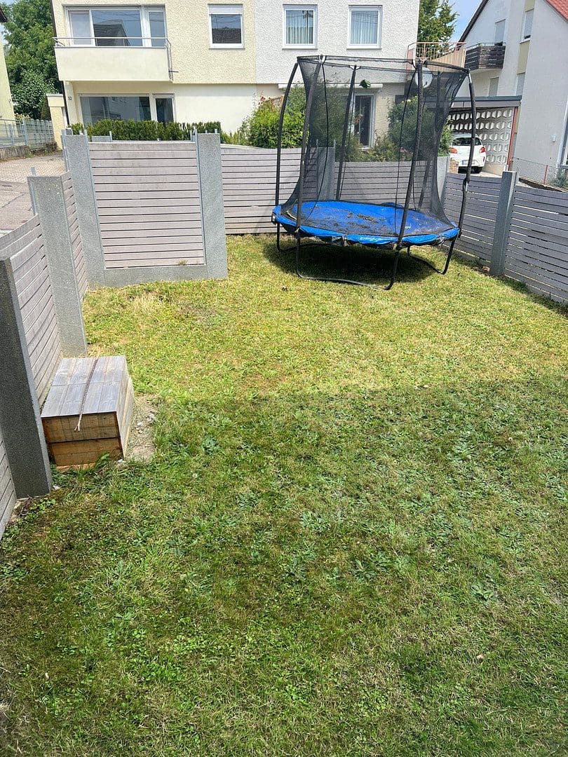 Prenájom bytu 4-izbový 100 m², Leinfelden-Echterdingen, Bádensko-Wurttembersko Prenájom bytu 4-izbový 100 m², Leinfelden-Echterdingen, Bádensko-Wurttembersko