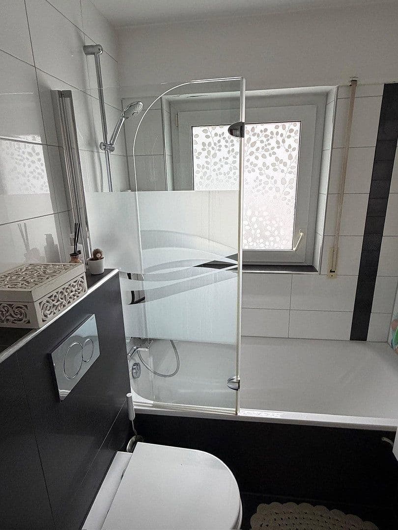 Prenájom bytu 4-izbový 100 m², Leinfelden-Echterdingen, Bádensko-Wurttembersko Prenájom bytu 4-izbový 100 m², Leinfelden-Echterdingen, Bádensko-Wurttembersko