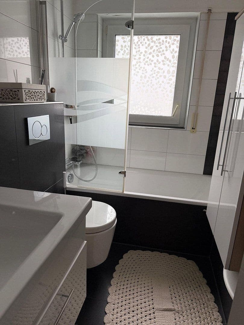 Prenájom bytu 4-izbový 100 m², Leinfelden-Echterdingen, Bádensko-Wurttembersko Prenájom bytu 4-izbový 100 m², Leinfelden-Echterdingen, Bádensko-Wurttembersko