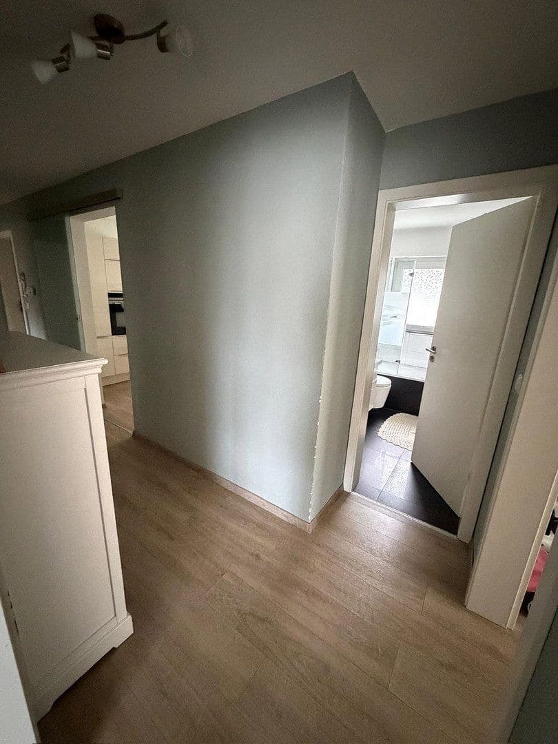 Prenájom bytu 4-izbový 100 m², Leinfelden-Echterdingen, Bádensko-Wurttembersko Prenájom bytu 4-izbový 100 m², Leinfelden-Echterdingen, Bádensko-Wurttembersko