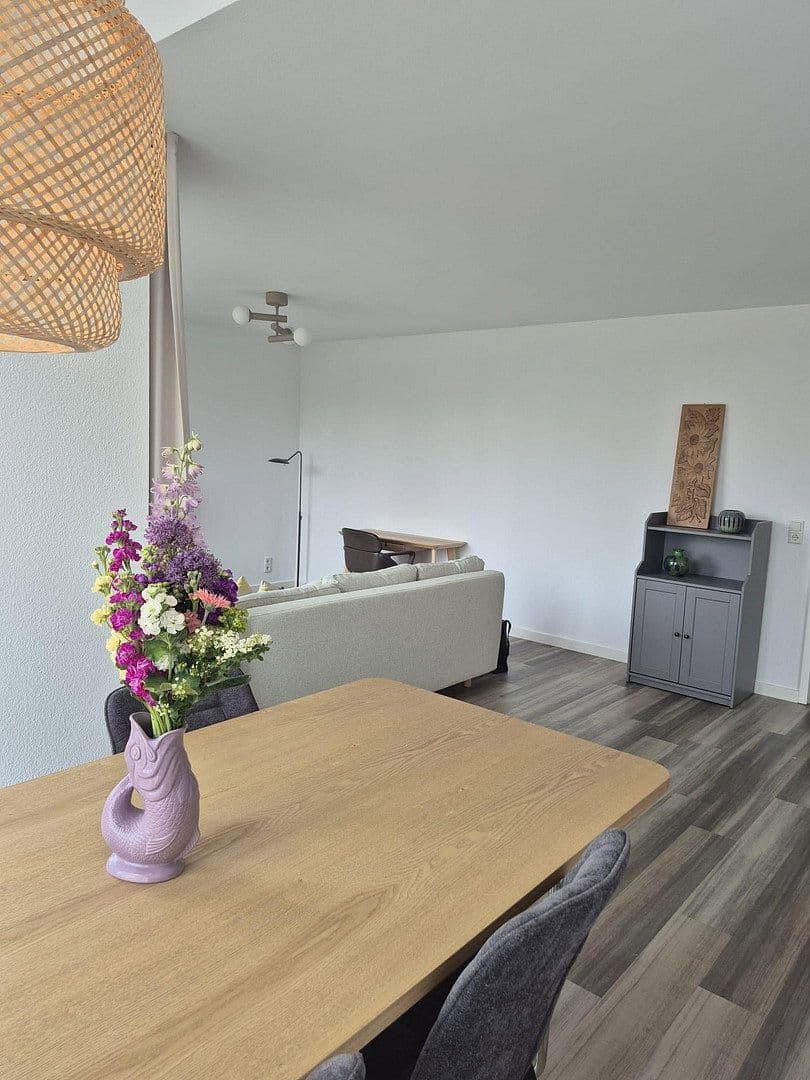 Prenájom bytu 2-izbový 68 m², Düsseldorf, Severné Porýnie - Westfálsko Prenájom bytu 2-izbový 68 m², Düsseldorf, Severné Porýnie - Westfálsko