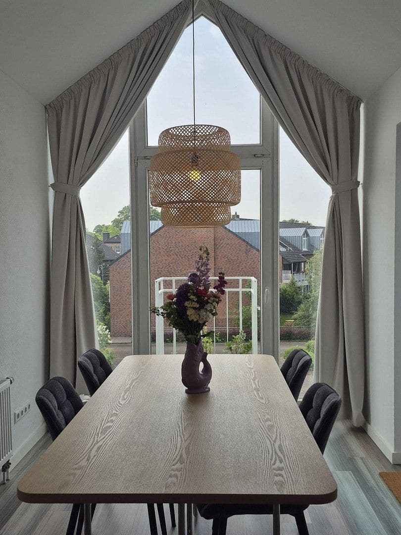 Prenájom bytu 2-izbový 68 m², Düsseldorf, Severné Porýnie - Westfálsko Prenájom bytu 2-izbový 68 m², Düsseldorf, Severné Porýnie - Westfálsko
