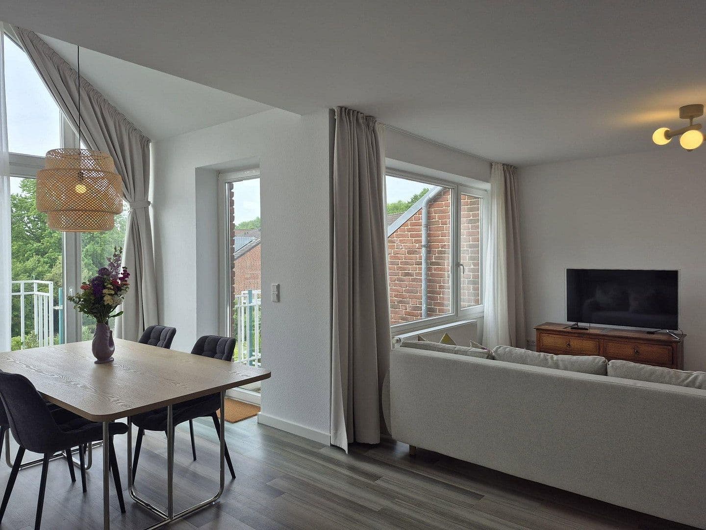 Prenájom bytu 2-izbový 68 m², Düsseldorf, Severné Porýnie - Westfálsko Prenájom bytu 2-izbový 68 m², Düsseldorf, Severné Porýnie - Westfálsko