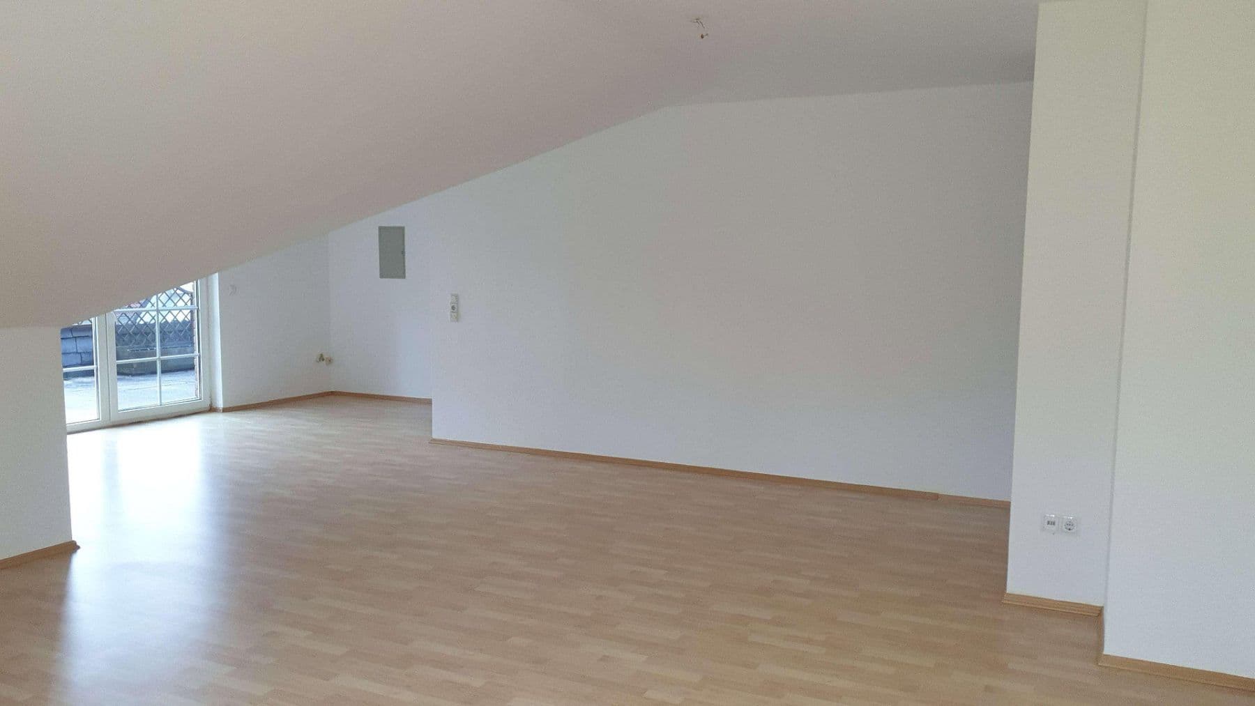 Prenájom bytu 3-izbový 120 m², Geschwister-Scholl-Straße 34, Langgöns, Hesensko Prenájom bytu 3-izbový 120 m², Geschwister-Scholl-Straße 34, Langgöns, Hesensko