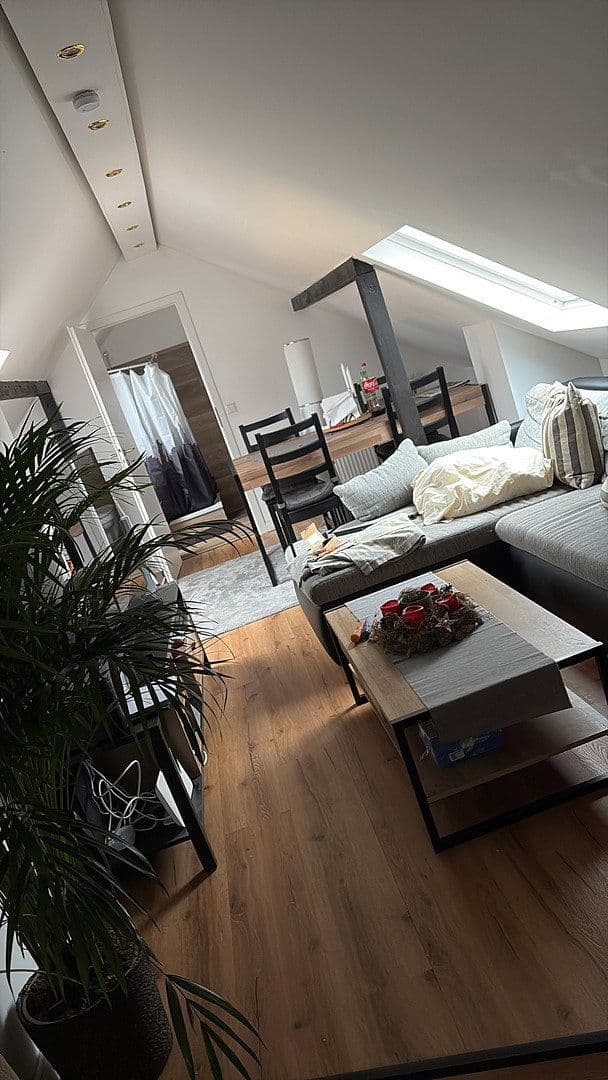Prenájom bytu 3-izbový 72 m², Koblenz, Porýnie-Falcko Prenájom bytu 3-izbový 72 m², Koblenz, Porýnie-Falcko