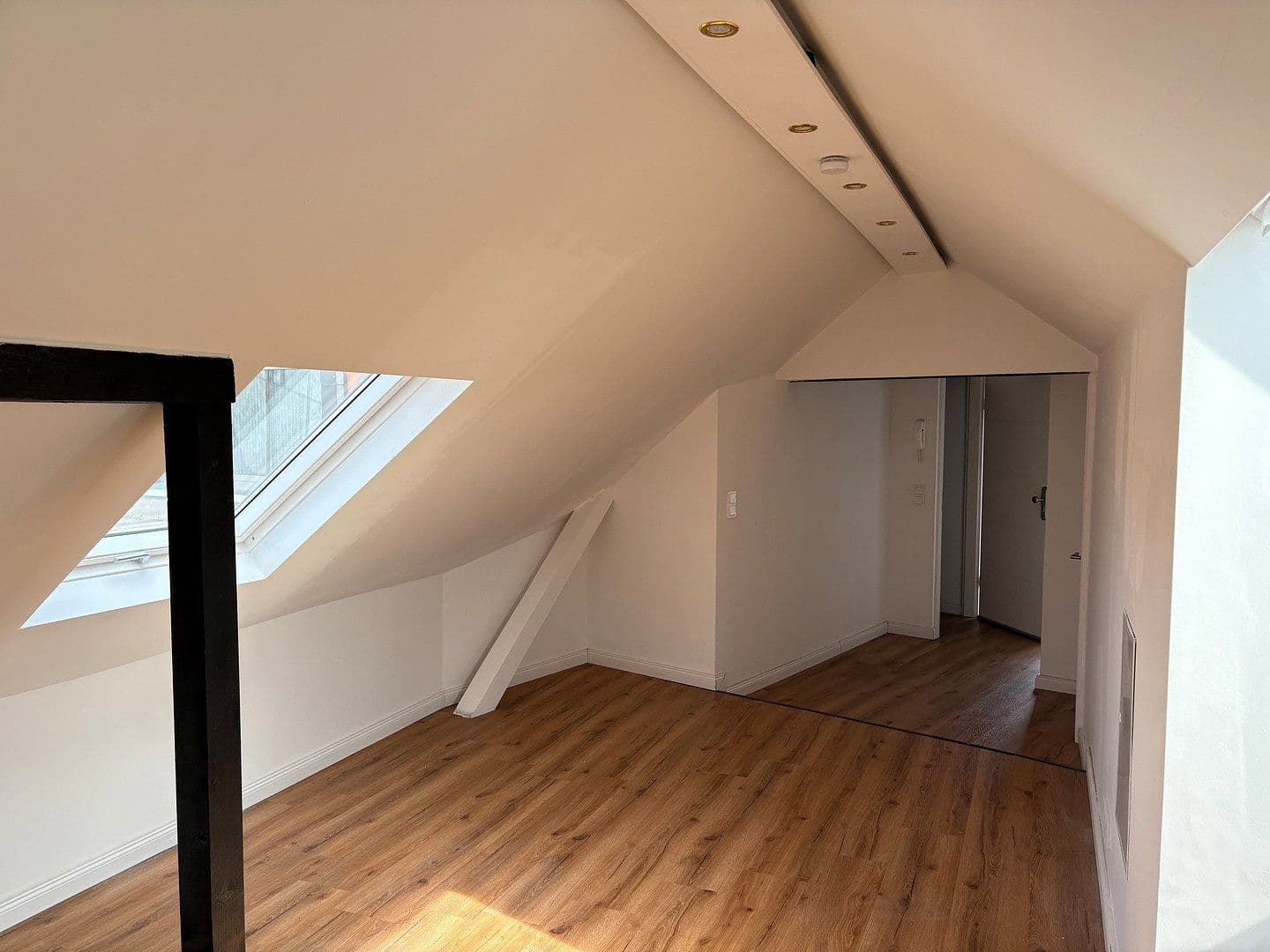 Prenájom bytu 3-izbový 72 m², Koblenz, Porýnie-Falcko Prenájom bytu 3-izbový 72 m², Koblenz, Porýnie-Falcko