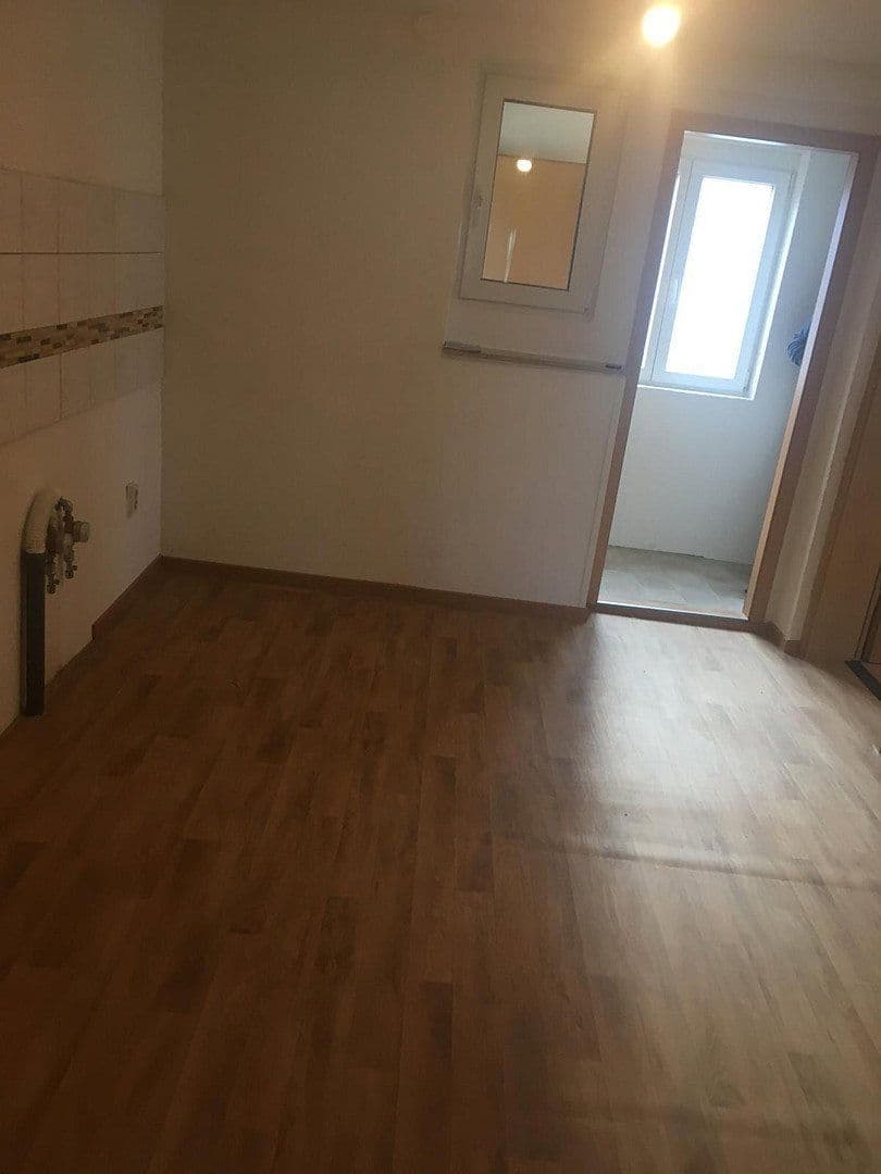 Prenájom domu 55 m², pozemek 350 m², Sturmbühlstr.97, Villingen-Schwenningen, Bádensko-Wurttembersko Prenájom domu 55 m², pozemek 350 m², Sturmbühlstr.97, Villingen-Schwenningen, Bádensko-Wurttembersko
