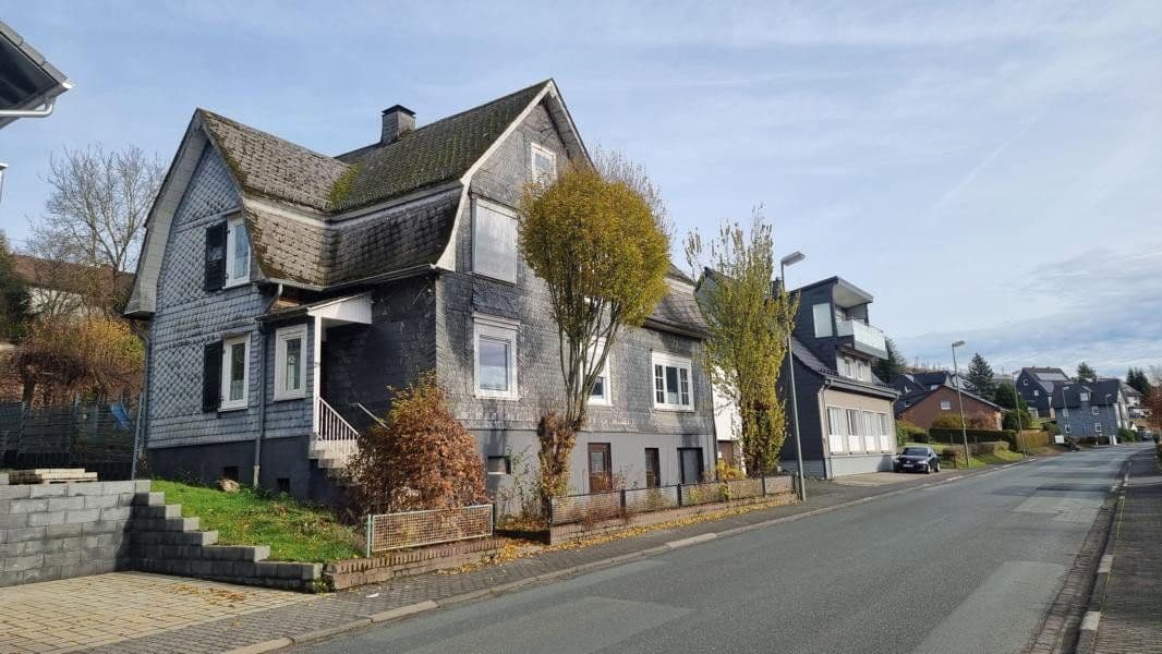 Predaj domu 221 m², pozemek 680 m², Marburger Straße 29, Netphen, Severné Porýnie - Westfálsko Predaj domu 221 m², pozemek 680 m², Marburger Straße 29, Netphen, Severné Porýnie - Westfálsko