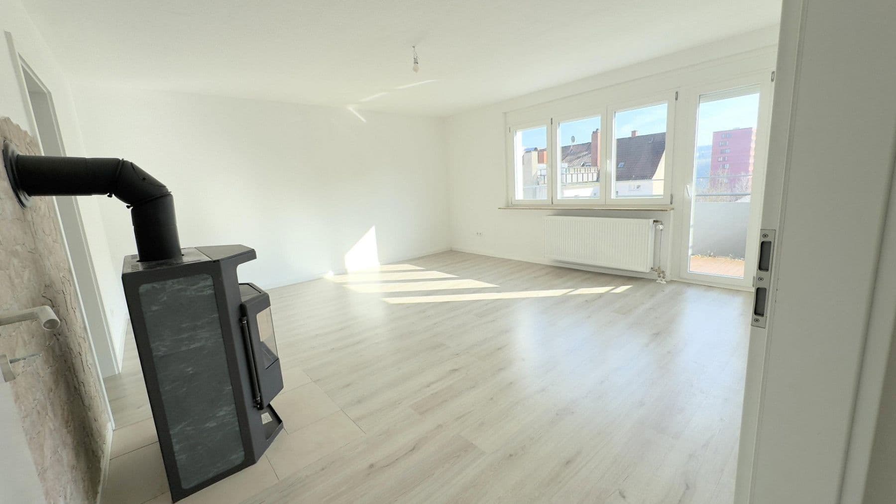 Prenájom bytu 5-izbový 126 m², Hohenstaufenstr. 56, Pforzheim, Bádensko-Wurttembersko Prenájom bytu 5-izbový 126 m², Hohenstaufenstr. 56, Pforzheim, Bádensko-Wurttembersko