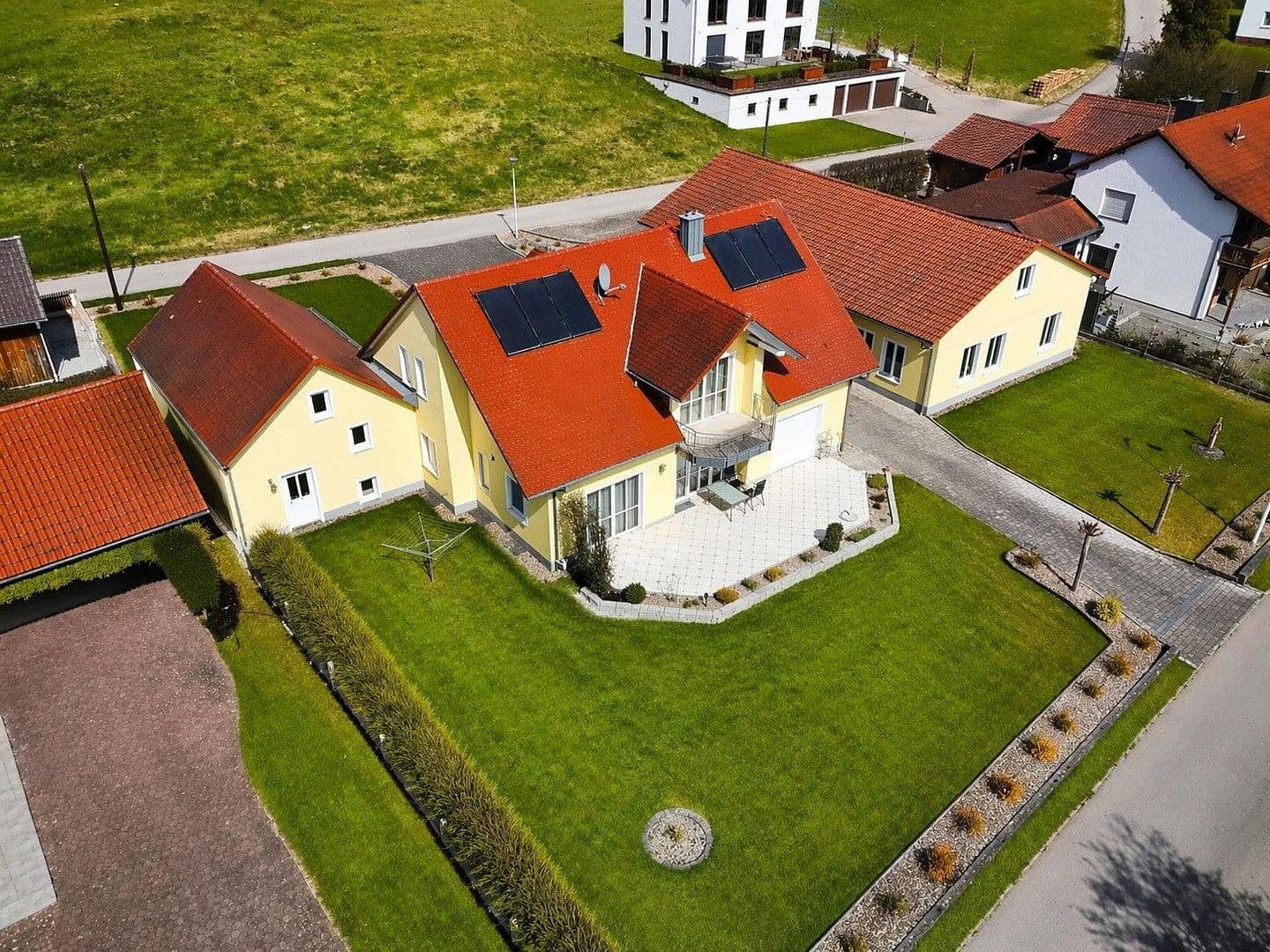 Predaj domu 218 m², pozemek 1.459 m², Hausen, Bavorsko Predaj domu 218 m², pozemek 1.459 m², Hausen, Bavorsko