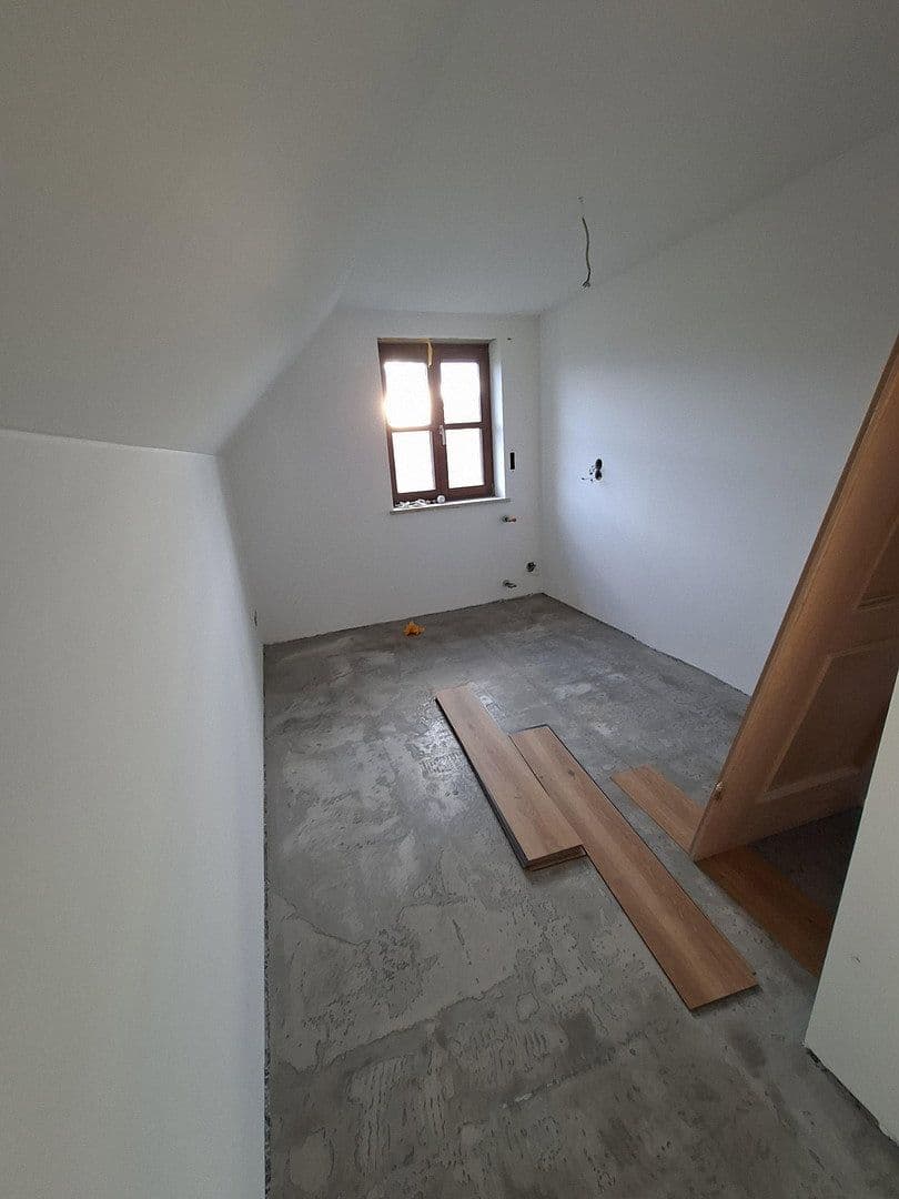 Prenájom bytu 4-izbový 141 m², Regenstauf, Bavorsko Prenájom bytu 4-izbový 141 m², Regenstauf, Bavorsko
