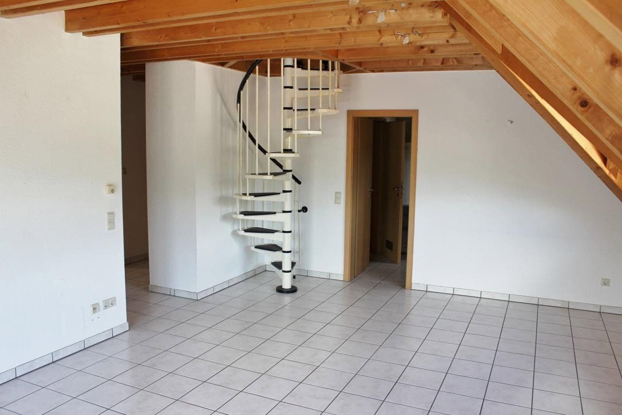 Prenájom bytu 3-izbový 80 m², Schriesheim, Bádensko-Wurttembersko Prenájom bytu 3-izbový 80 m², Schriesheim, Bádensko-Wurttembersko
