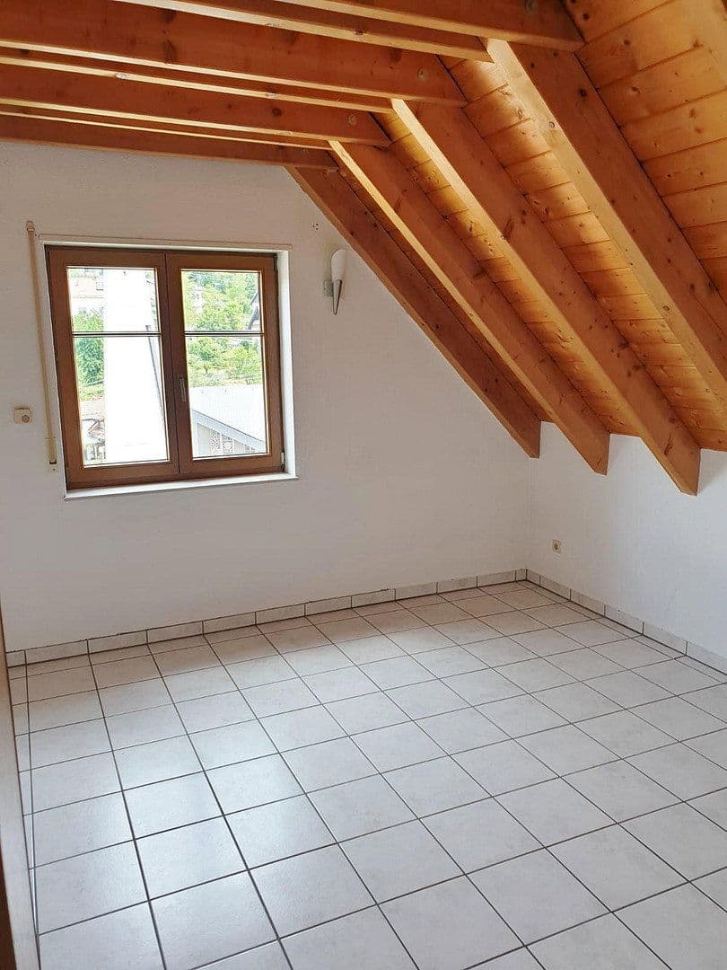 Prenájom bytu 3-izbový 80 m², Schriesheim, Bádensko-Wurttembersko Prenájom bytu 3-izbový 80 m², Schriesheim, Bádensko-Wurttembersko