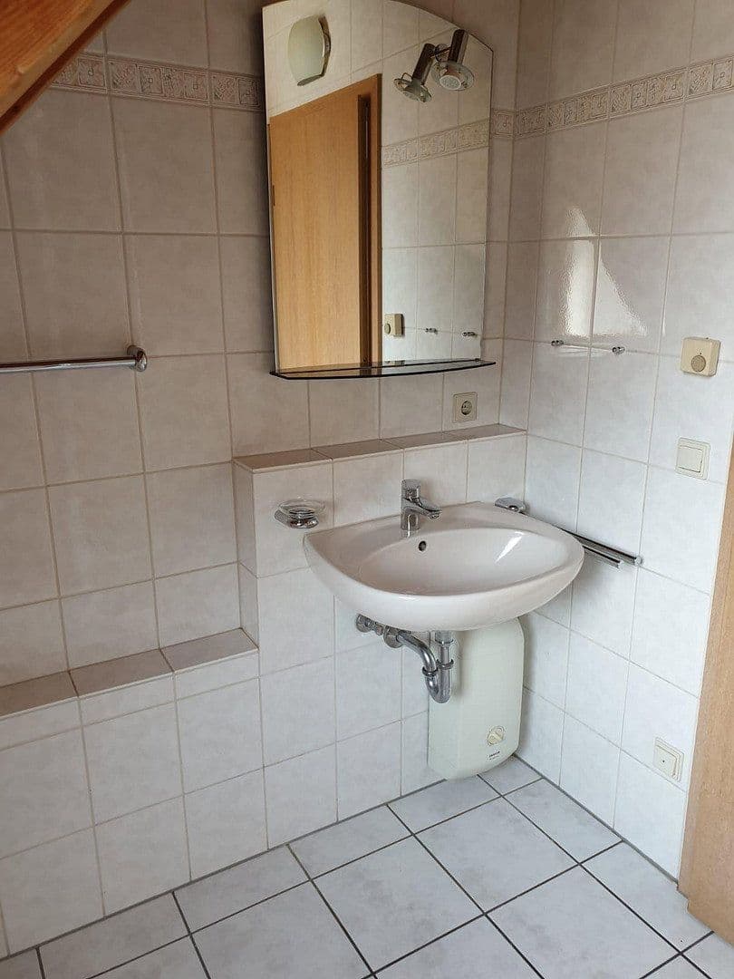 Prenájom bytu 3-izbový 80 m², Schriesheim, Bádensko-Wurttembersko Prenájom bytu 3-izbový 80 m², Schriesheim, Bádensko-Wurttembersko