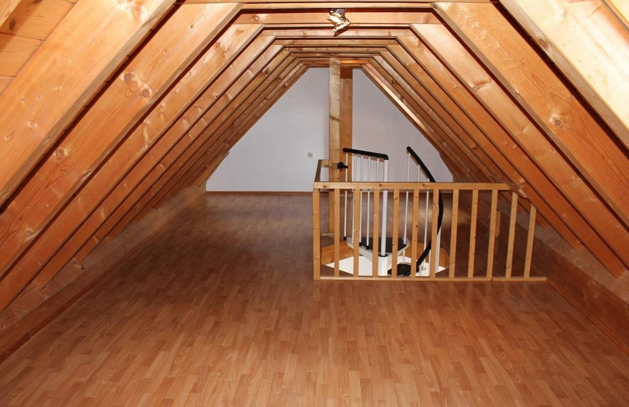 Prenájom bytu 3-izbový 80 m², Schriesheim, Bádensko-Wurttembersko Prenájom bytu 3-izbový 80 m², Schriesheim, Bádensko-Wurttembersko