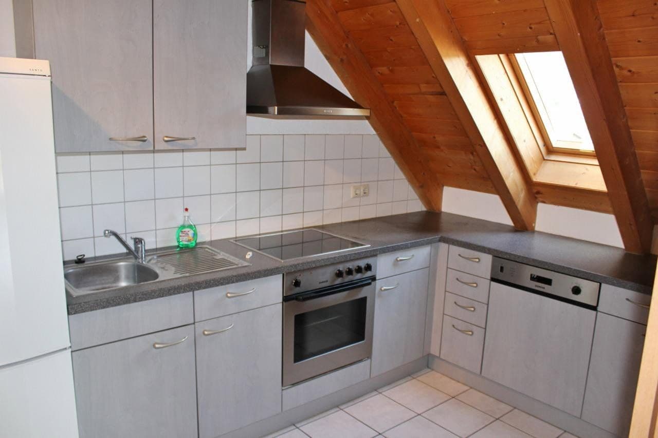 Prenájom bytu 3-izbový 80 m², Schriesheim, Bádensko-Wurttembersko Prenájom bytu 3-izbový 80 m², Schriesheim, Bádensko-Wurttembersko