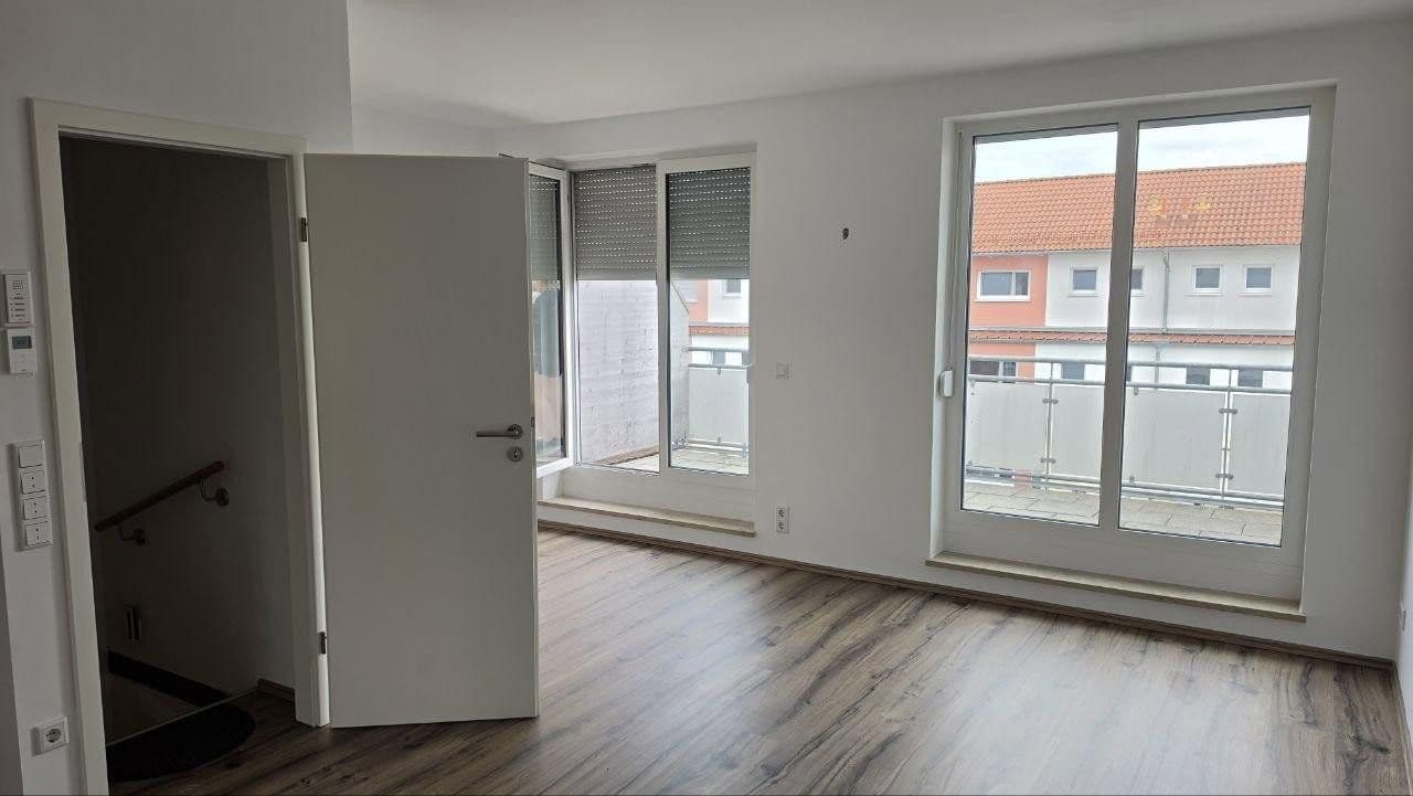 Predaj domu 137 m², pozemek 248 m², Adelsdorf, Bavorsko Predaj domu 137 m², pozemek 248 m², Adelsdorf, Bavorsko