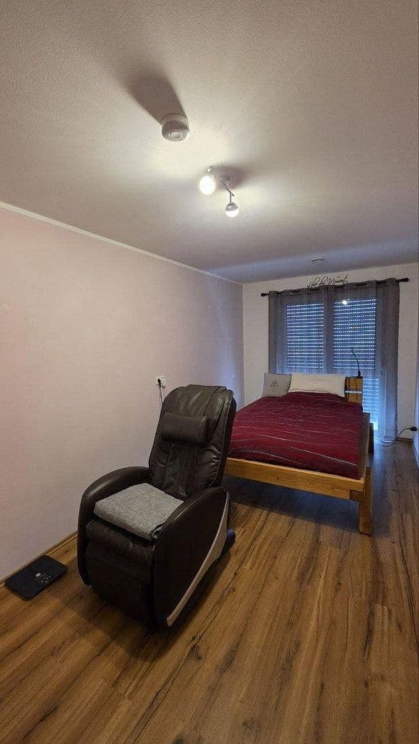 Predaj domu 137 m², pozemek 248 m², Adelsdorf, Bavorsko Predaj domu 137 m², pozemek 248 m², Adelsdorf, Bavorsko