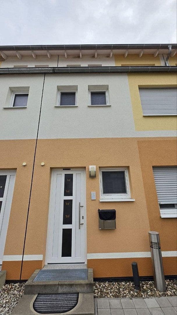 Predaj domu 137 m², pozemek 248 m², Adelsdorf, Bavorsko Predaj domu 137 m², pozemek 248 m², Adelsdorf, Bavorsko
