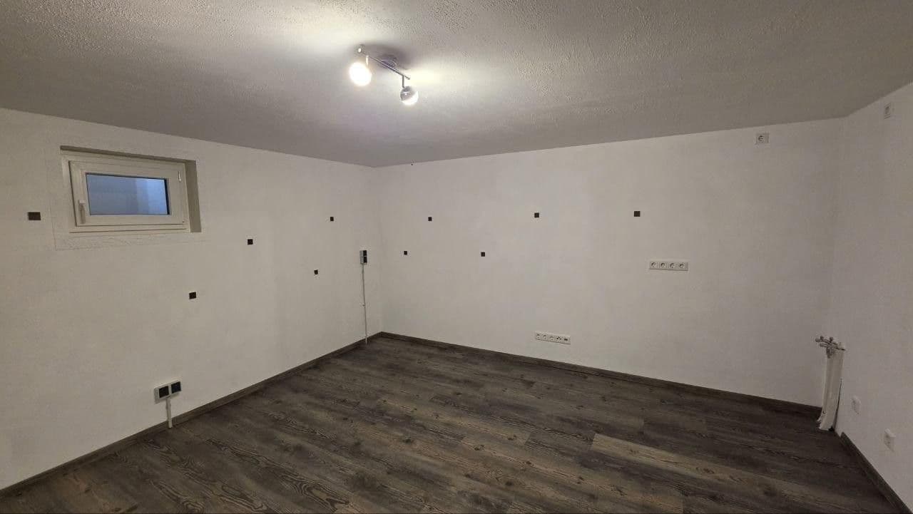 Predaj domu 137 m², pozemek 248 m², Adelsdorf, Bavorsko Predaj domu 137 m², pozemek 248 m², Adelsdorf, Bavorsko