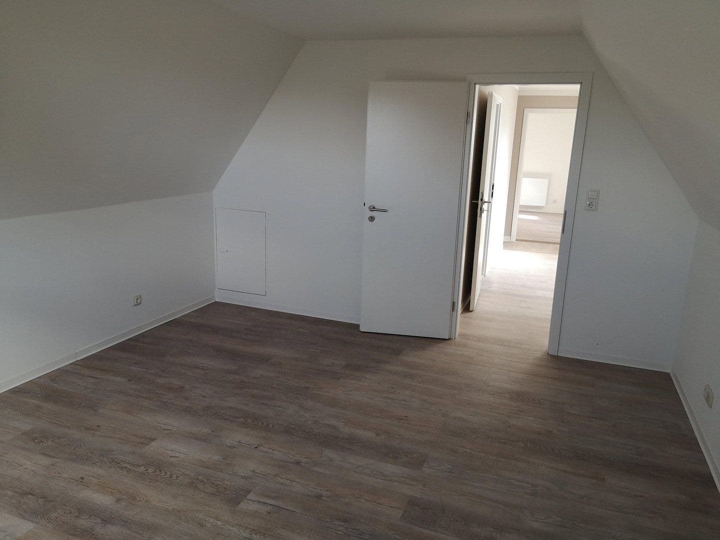 Prenájom bytu 5-izbový 125 m², Steinrader Damm 89, Lübeck, Šlezvicko-Holštajnsko Prenájom bytu 5-izbový 125 m², Steinrader Damm 89, Lübeck, Šlezvicko-Holštajnsko
