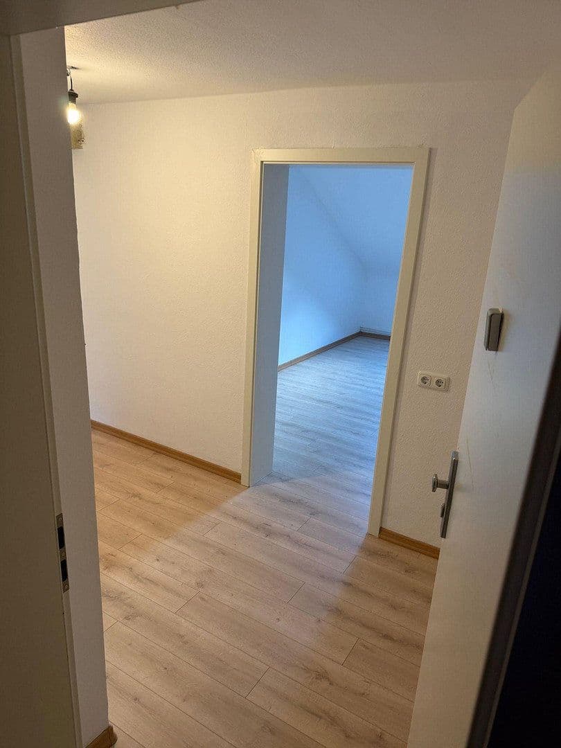 Prenájom bytu 3-izbový 70 m², Am Stadtgarten, Königswinter, Severné Porýnie - Westfálsko Prenájom bytu 3-izbový 70 m², Am Stadtgarten, Königswinter, Severné Porýnie - Westfálsko