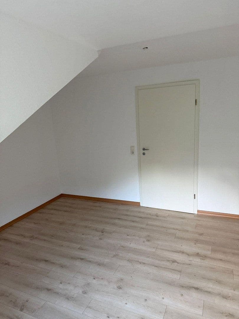 Prenájom bytu 3-izbový 70 m², Am Stadtgarten, Königswinter, Severné Porýnie - Westfálsko Prenájom bytu 3-izbový 70 m², Am Stadtgarten, Königswinter, Severné Porýnie - Westfálsko