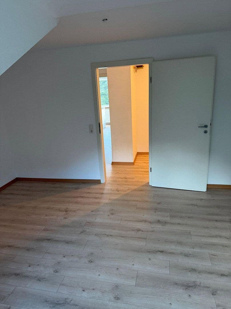 Prenájom bytu 3-izbový 70 m², Am Stadtgarten, Königswinter, Severné Porýnie - Westfálsko Prenájom bytu 3-izbový 70 m², Am Stadtgarten, Königswinter, Severné Porýnie - Westfálsko