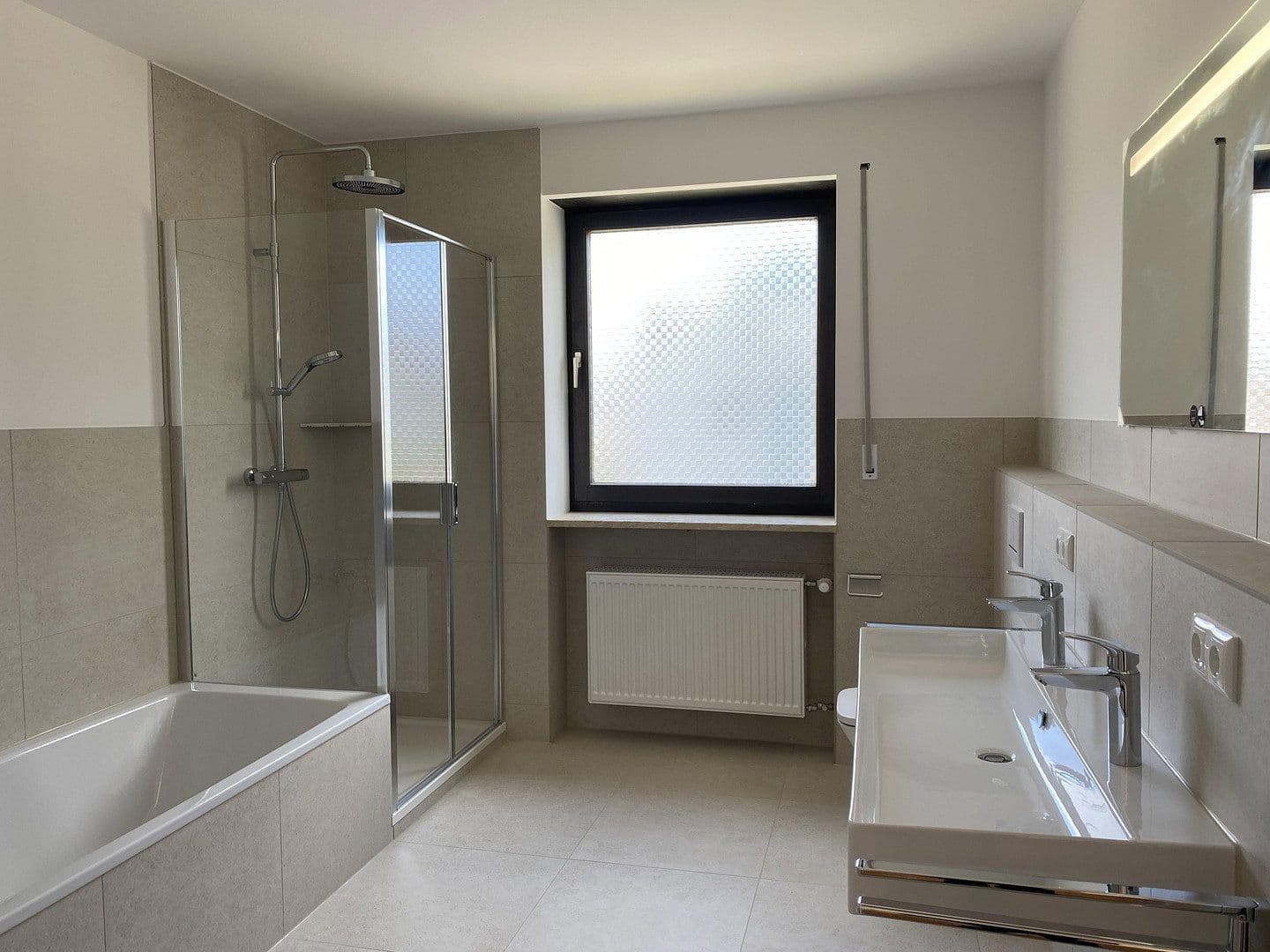 Prenájom domu 160 m², pozemek 766 m², Lappersdorf, Bavorsko Prenájom domu 160 m², pozemek 766 m², Lappersdorf, Bavorsko