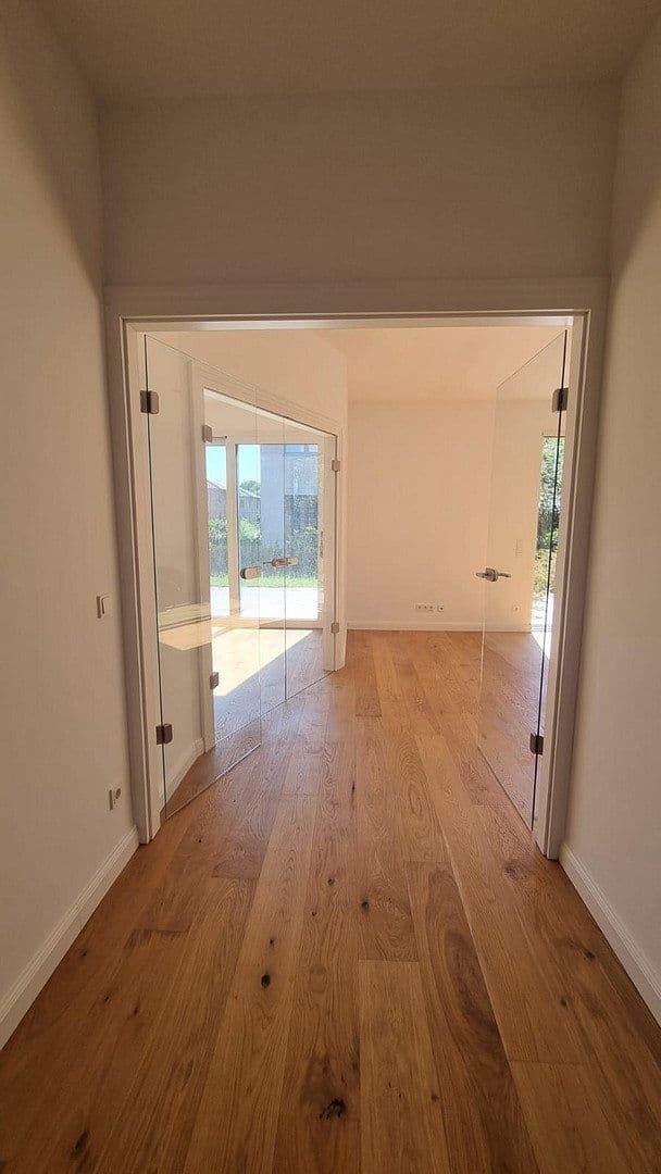 Prenájom bytu 4-izbový 105 m², Berlin, Berlín Prenájom bytu 4-izbový 105 m², Berlin, Berlín
