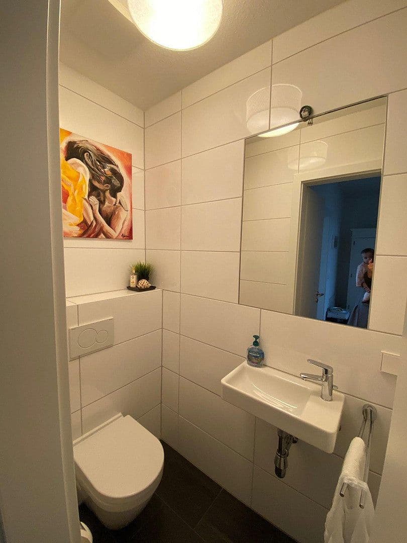 Prenájom bytu 3-izbový 90 m², Nusszeil 74, Frankfurt, Hesensko Prenájom bytu 3-izbový 90 m², Nusszeil 74, Frankfurt, Hesensko