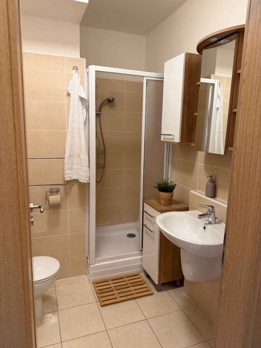 Predaj bytu 1-izbový 38 m², Drahobejlova, Praha, Praha Predaj bytu 1-izbový 38 m², Drahobejlova, Praha, Praha