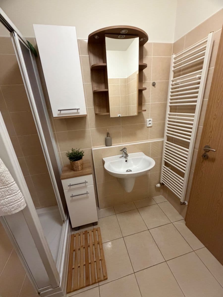 Predaj bytu 1-izbový 38 m², Drahobejlova, Praha, Praha Predaj bytu 1-izbový 38 m², Drahobejlova, Praha, Praha