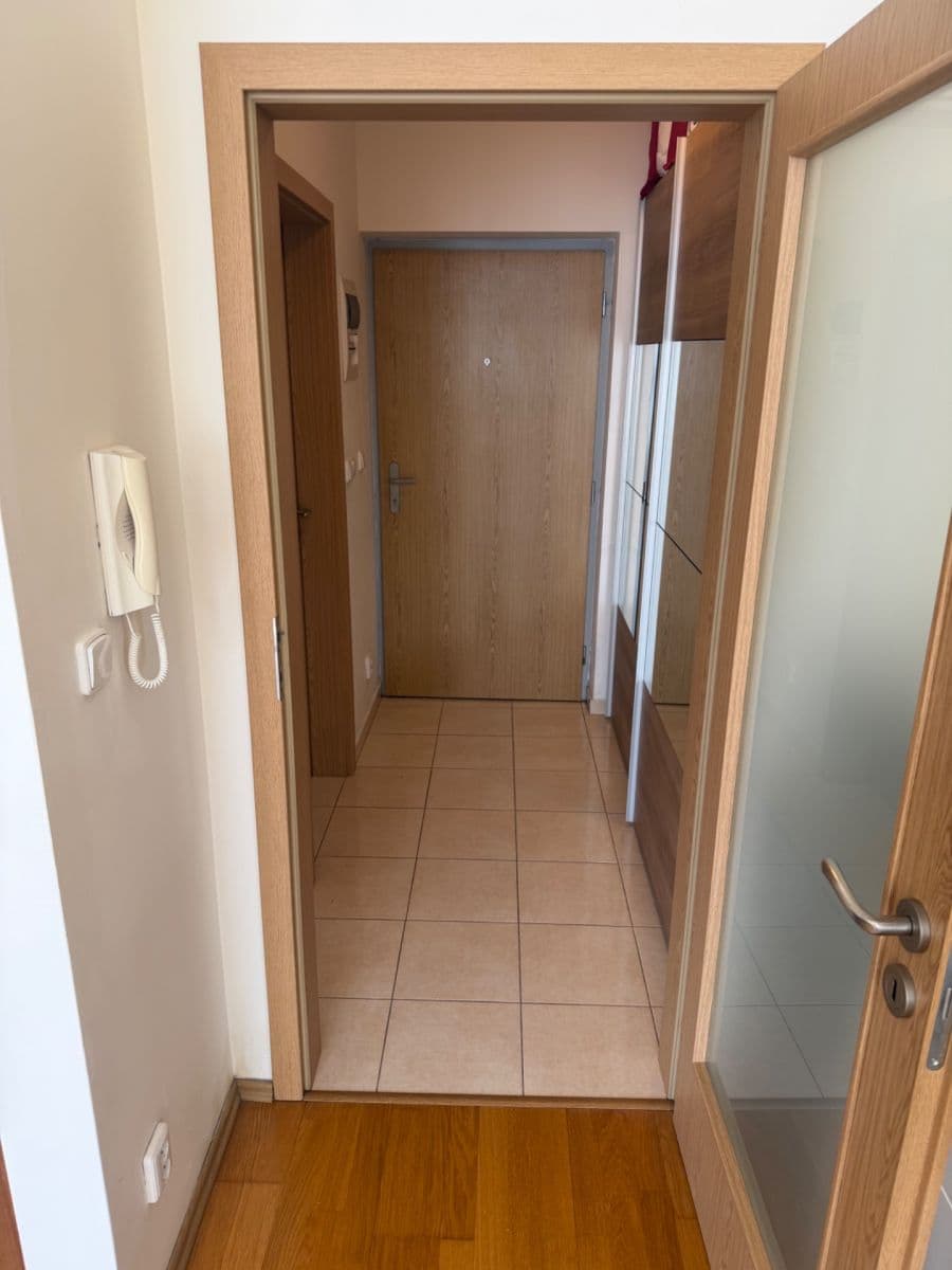 Predaj bytu 1-izbový 38 m², Drahobejlova, Praha, Praha Predaj bytu 1-izbový 38 m², Drahobejlova, Praha, Praha