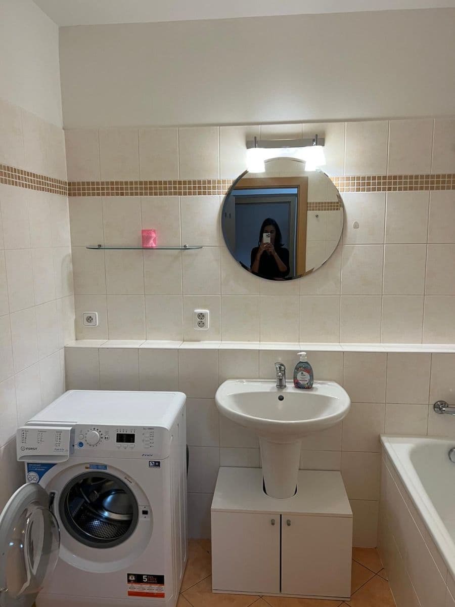 Prenájom bytu 1-izbový 45 m², Zrzavého, Praha, Praha Prenájom bytu 1-izbový 45 m², Zrzavého, Praha, Praha