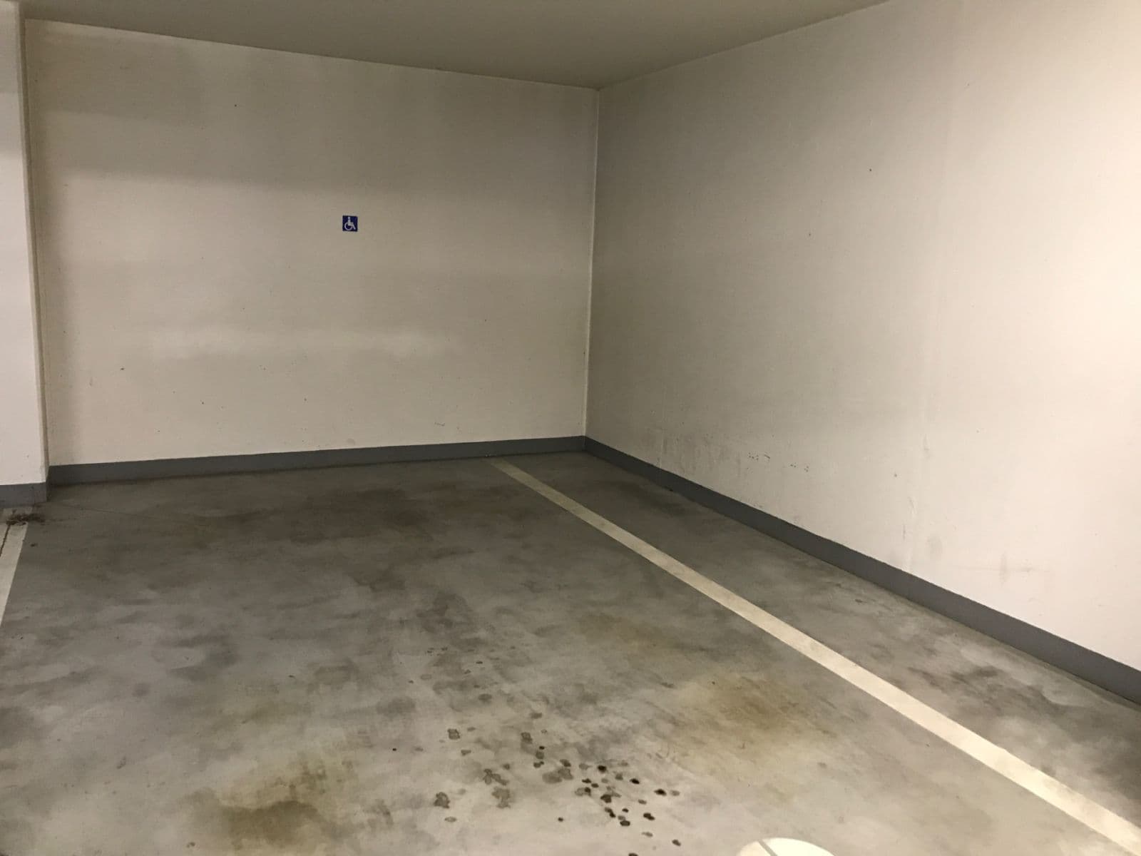 Prenájom garáže 25 m², Za Valem, Praha, Praha Prenájom garáže 25 m², Za Valem, Praha, Praha