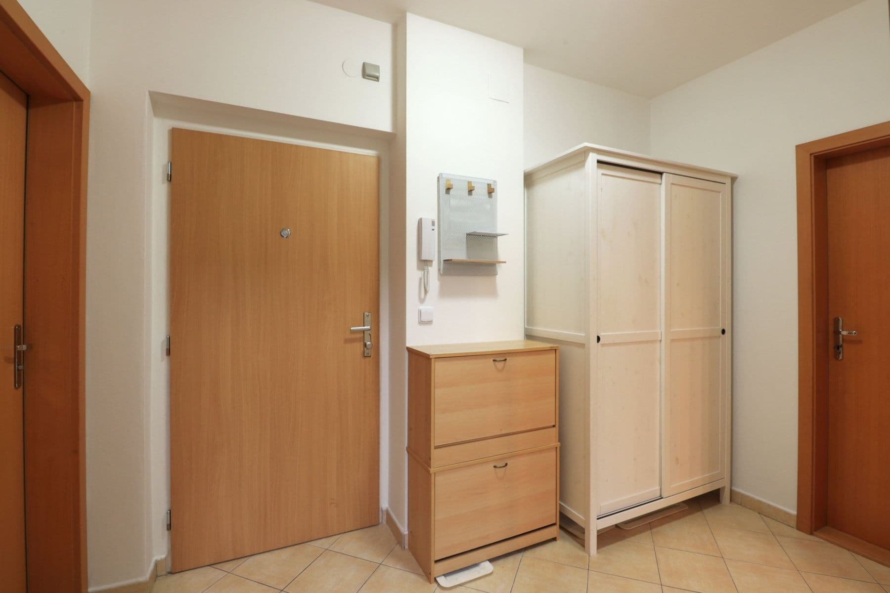 Prenájom bytu 2-izbový 59 m², Názovská, Praha, Praha Prenájom bytu 2-izbový 59 m², Názovská, Praha, Praha