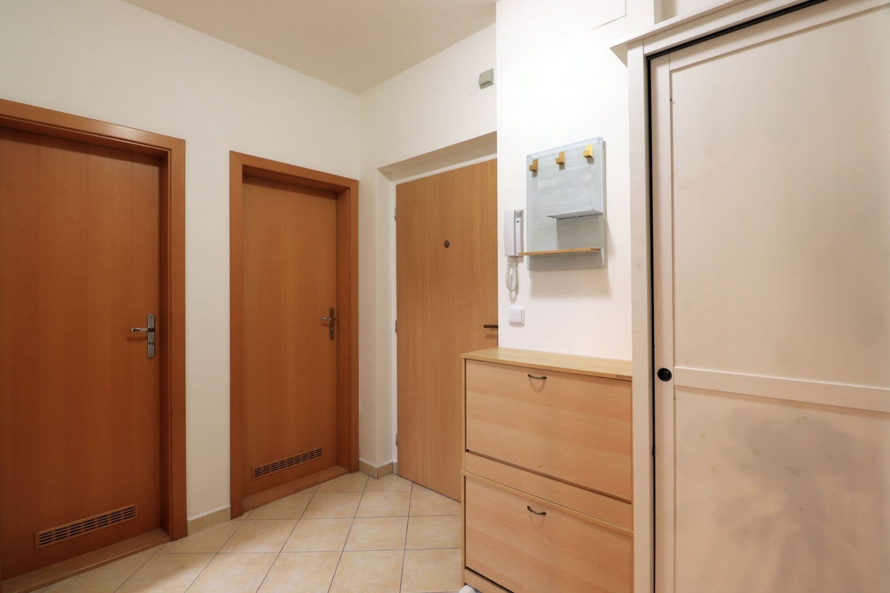 Prenájom bytu 2-izbový 59 m², Názovská, Praha, Praha Prenájom bytu 2-izbový 59 m², Názovská, Praha, Praha
