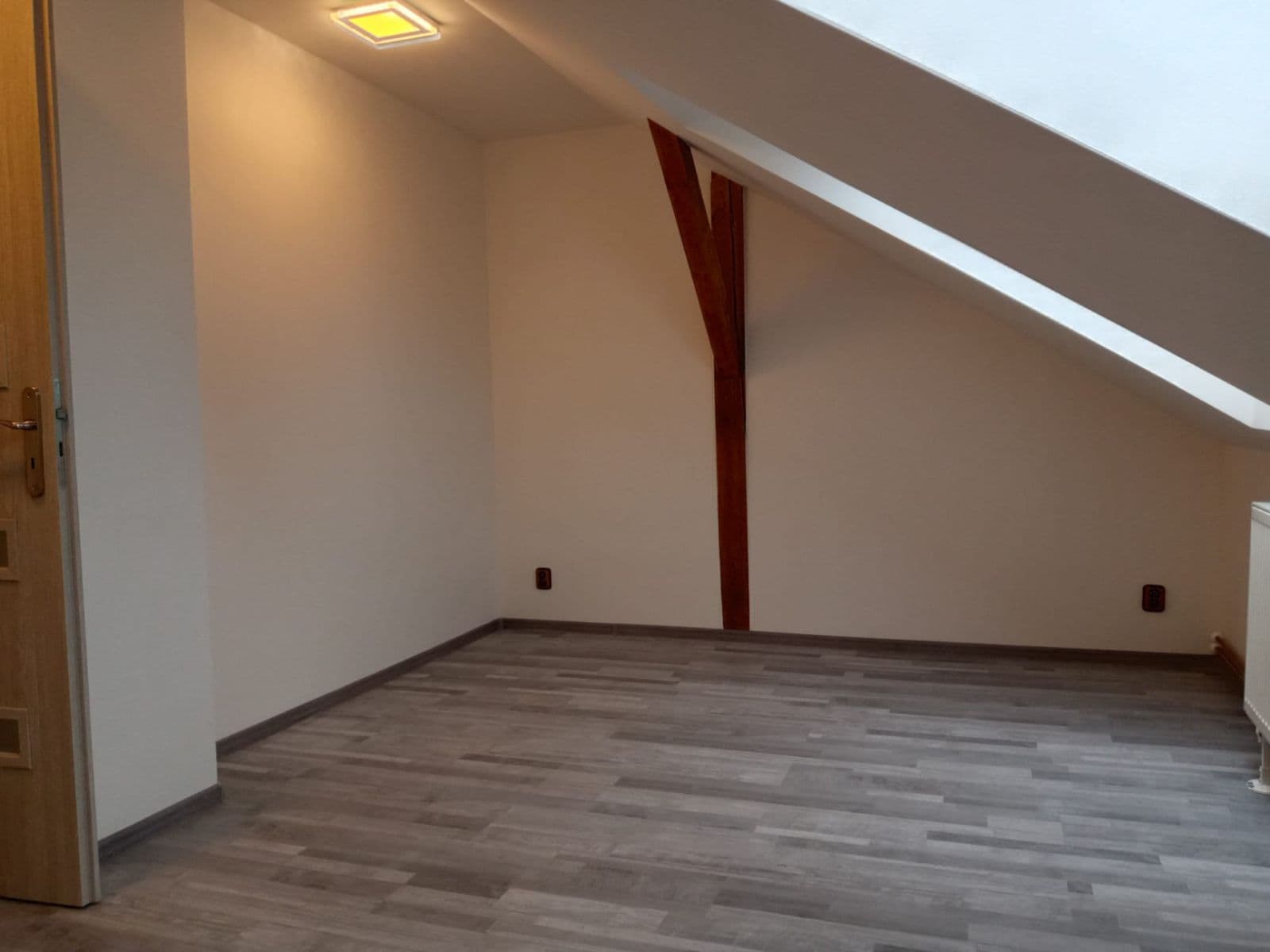 Predaj bytu 2-izbový 77 m², Sklenářka, Hořovice, Středočeský kraj Predaj bytu 2-izbový 77 m², Sklenářka, Hořovice, Středočeský kraj