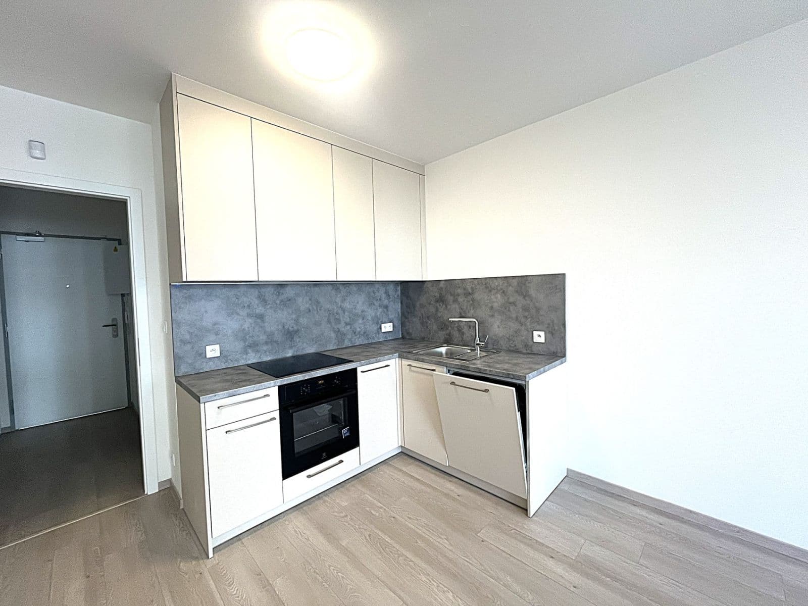 Prenájom bytu 1-izbový 35 m², Poděbradská, Praha, Praha Prenájom bytu 1-izbový 35 m², Poděbradská, Praha, Praha