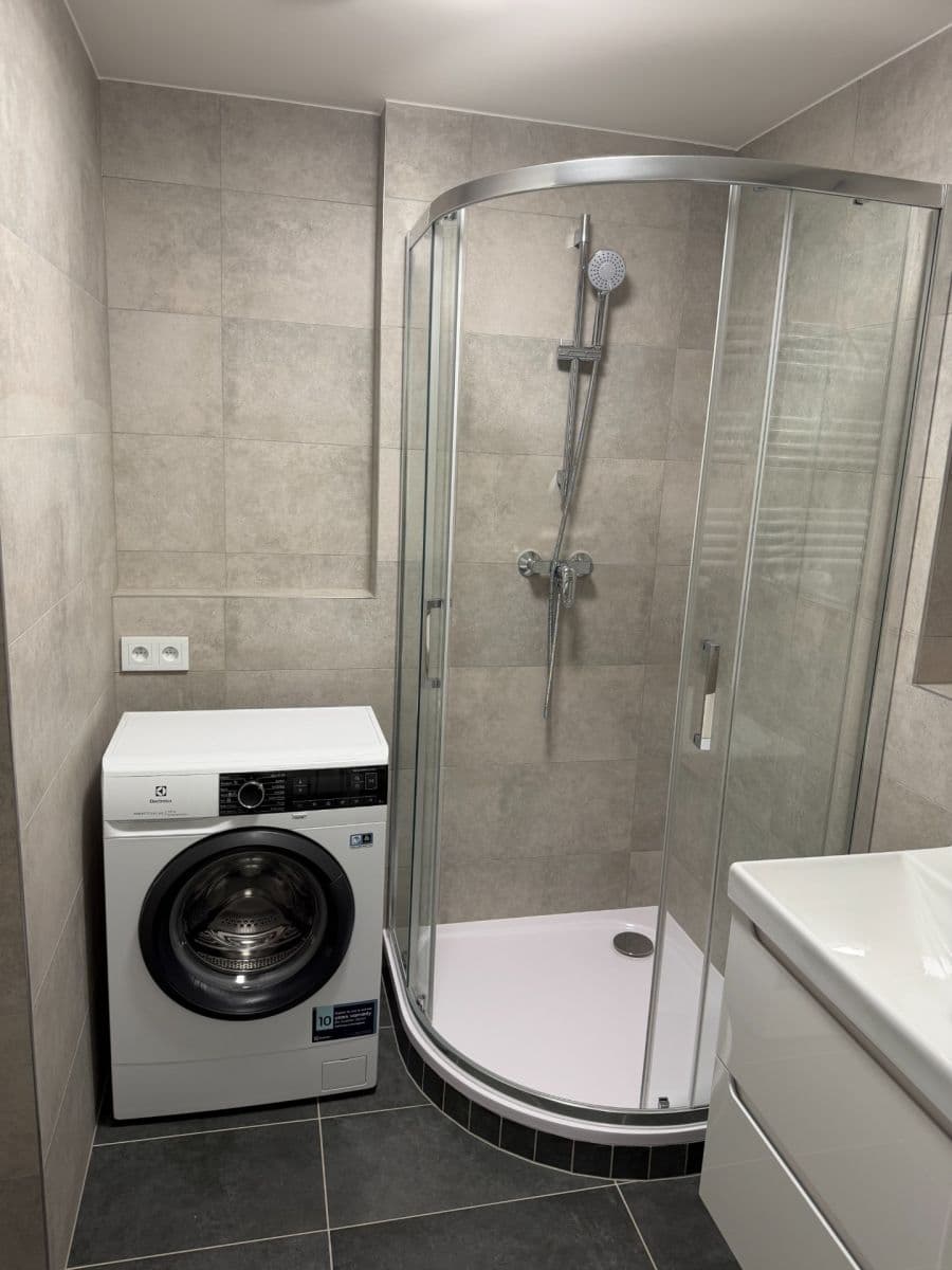 Prenájom bytu 2-izbový 48 m², Strančická, Praha, Praha Prenájom bytu 2-izbový 48 m², Strančická, Praha, Praha