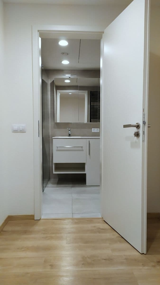 Prenájom bytu 1-izbový 30 m², Mukařovského, Praha, Praha Prenájom bytu 1-izbový 30 m², Mukařovského, Praha, Praha