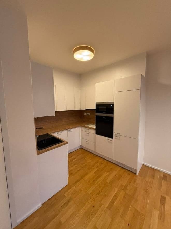 Prenájom bytu 2-izbový 53 m², Zenklova, Praha, Praha Prenájom bytu 2-izbový 53 m², Zenklova, Praha, Praha