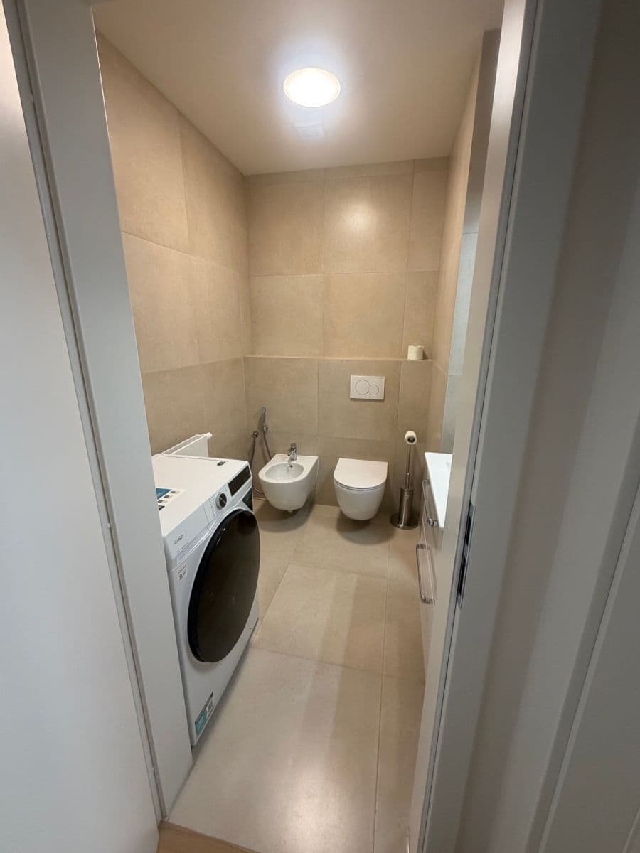 Prenájom bytu 3-izbový 87 m², U Jezerky, Praha, Praha Prenájom bytu 3-izbový 87 m², U Jezerky, Praha, Praha