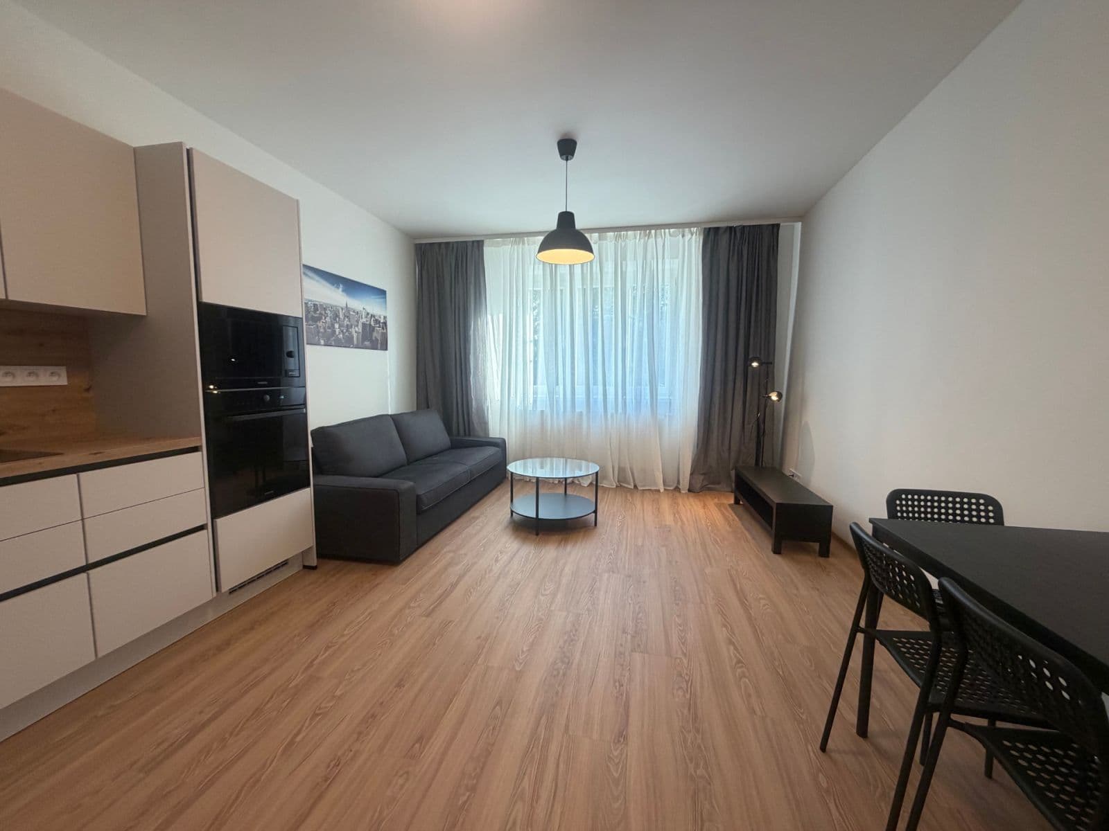 Prenájom bytu 3-izbový 87 m², U Jezerky, Praha, Praha Prenájom bytu 3-izbový 87 m², U Jezerky, Praha, Praha