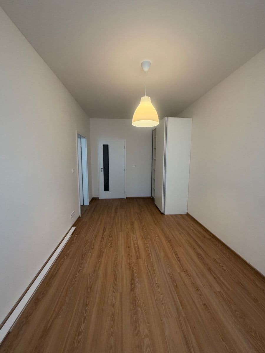 Prenájom bytu 3-izbový 87 m², U Jezerky, Praha, Praha Prenájom bytu 3-izbový 87 m², U Jezerky, Praha, Praha