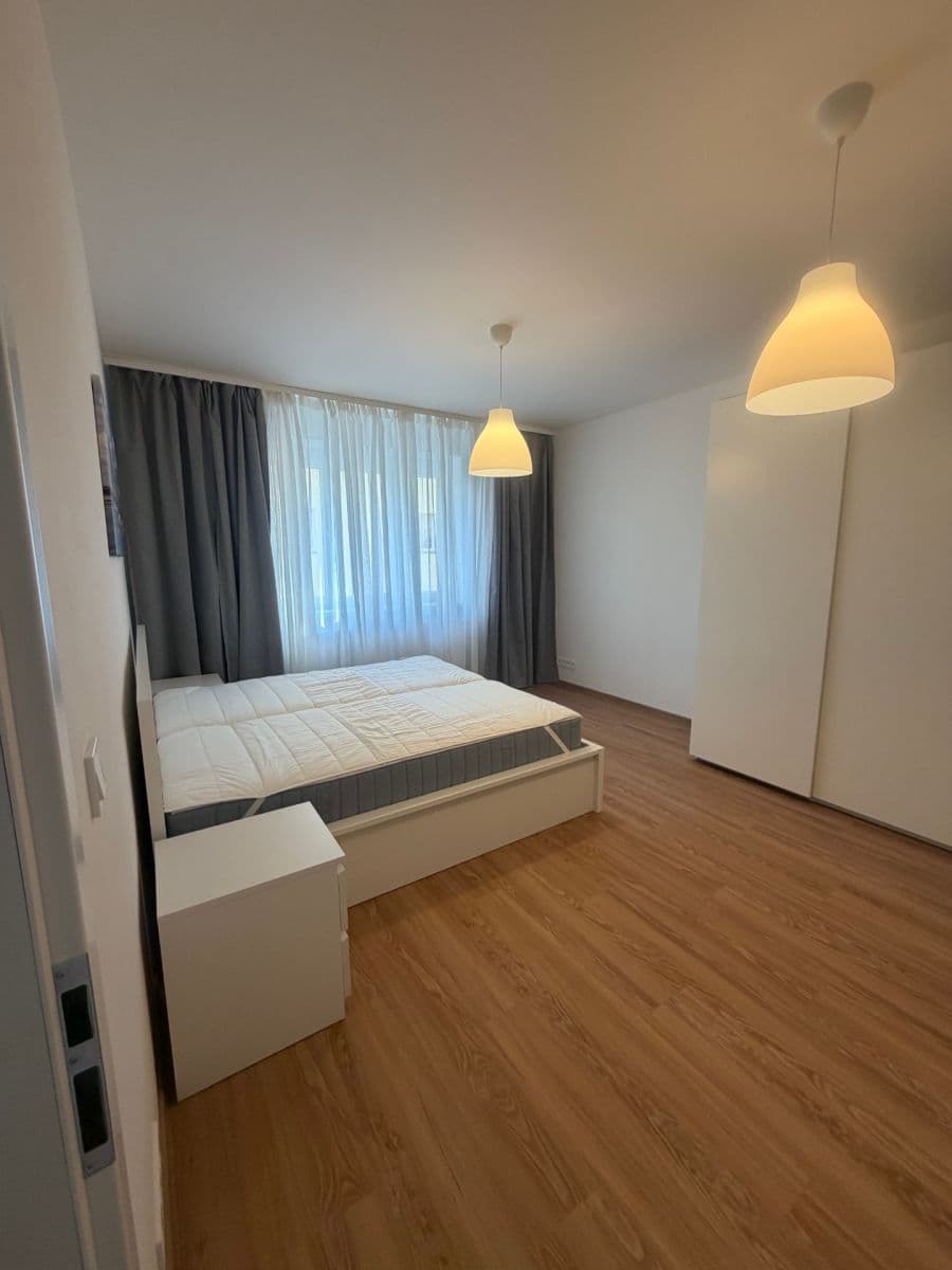 Prenájom bytu 3-izbový 87 m², U Jezerky, Praha, Praha Prenájom bytu 3-izbový 87 m², U Jezerky, Praha, Praha