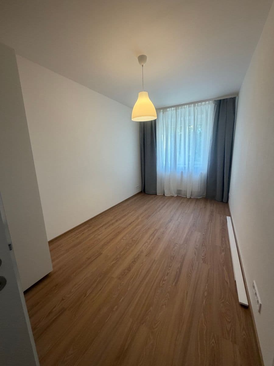 Prenájom bytu 3-izbový 87 m², U Jezerky, Praha, Praha Prenájom bytu 3-izbový 87 m², U Jezerky, Praha, Praha