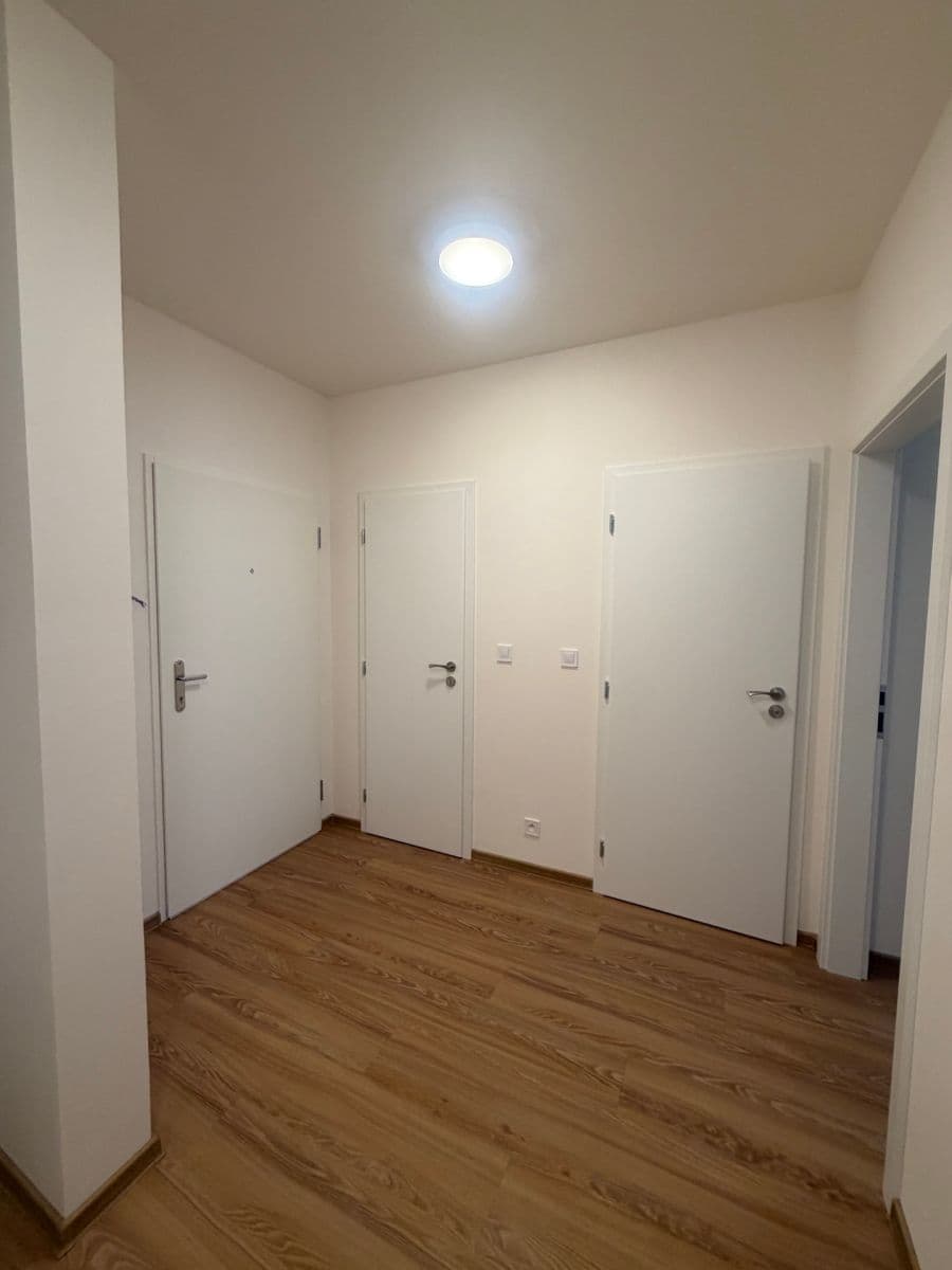Prenájom bytu 3-izbový 87 m², U Jezerky, Praha, Praha Prenájom bytu 3-izbový 87 m², U Jezerky, Praha, Praha