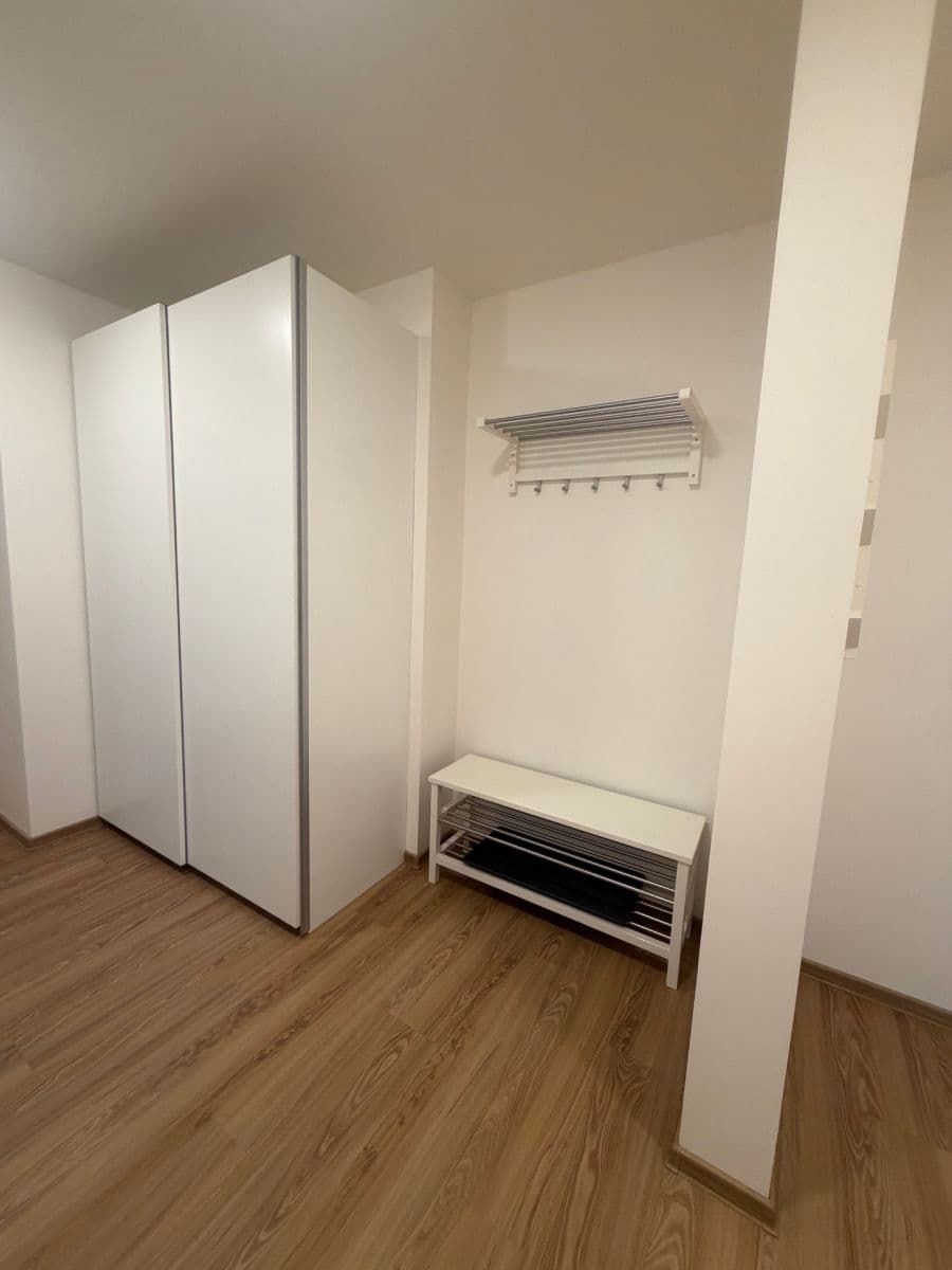 Prenájom bytu 3-izbový 87 m², U Jezerky, Praha, Praha Prenájom bytu 3-izbový 87 m², U Jezerky, Praha, Praha